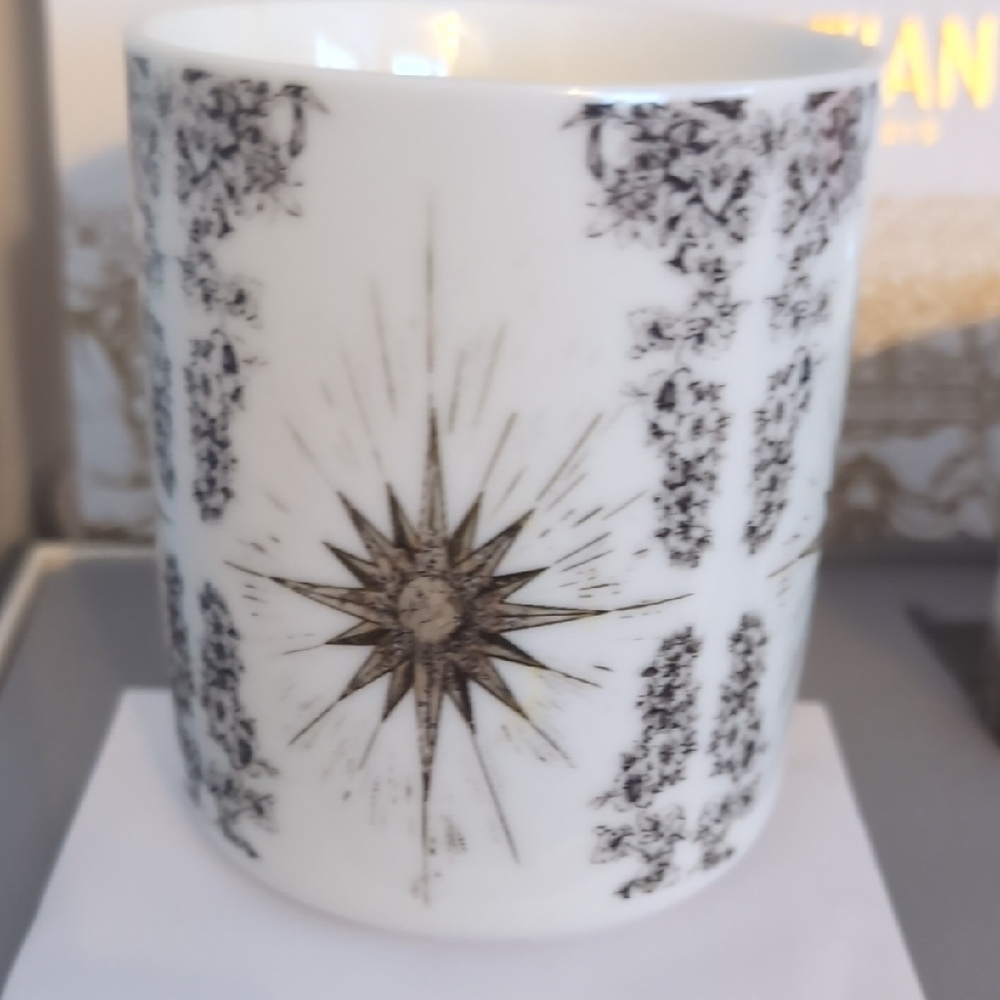Dior Elegant White and Gold Candle Pair - Picture 2 of 5